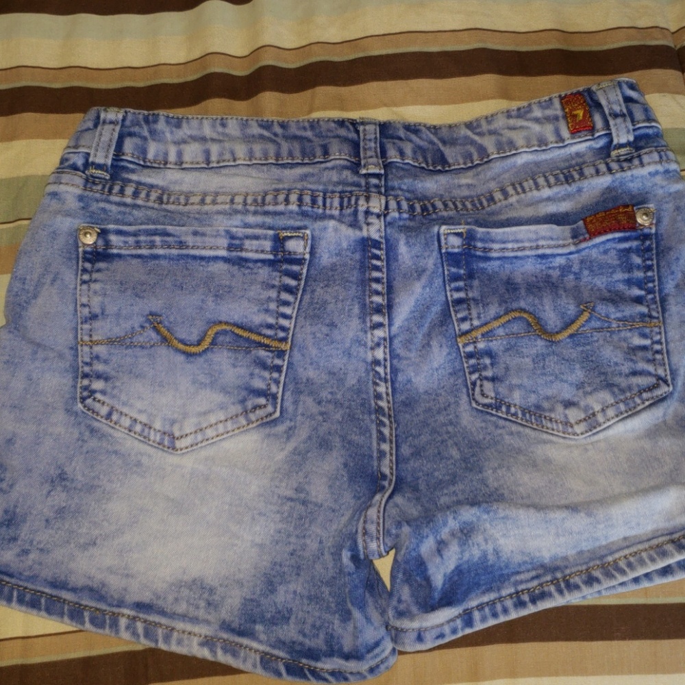 Shorts - Picture 2 of 3
